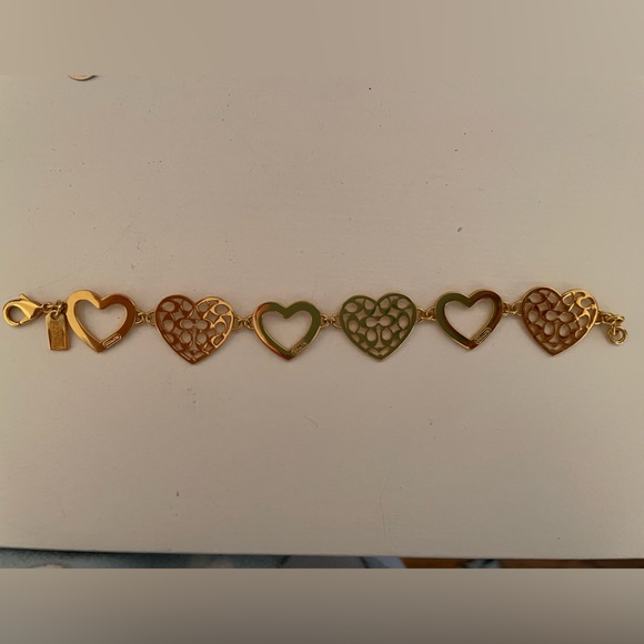Gold Coach clasp bracelet. - Picture 2 of 3